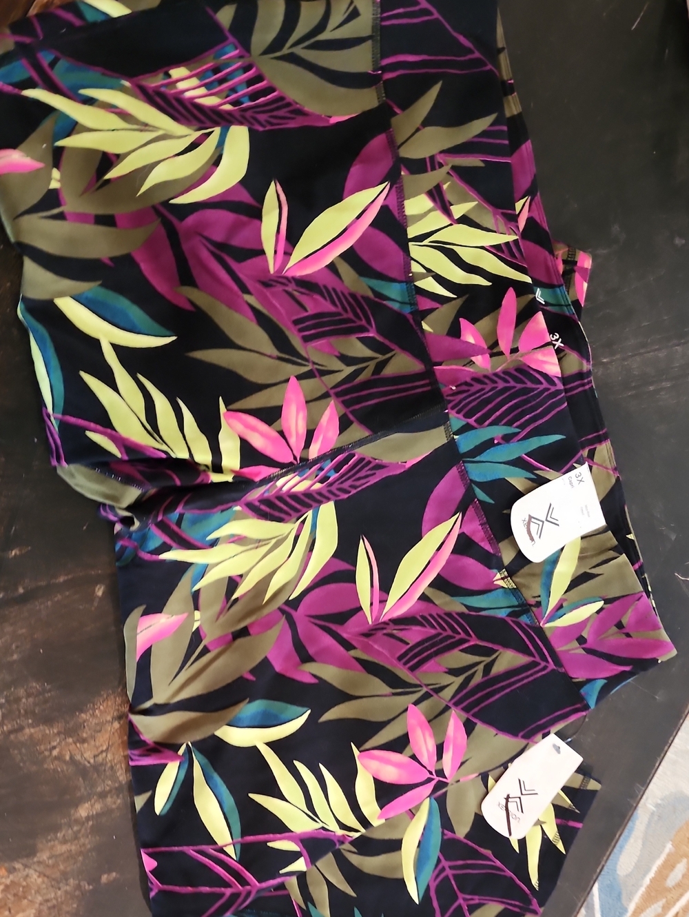 Women’s Tropical Print Stretch Athle5ic Capris - Black with Pink & Green Leaves